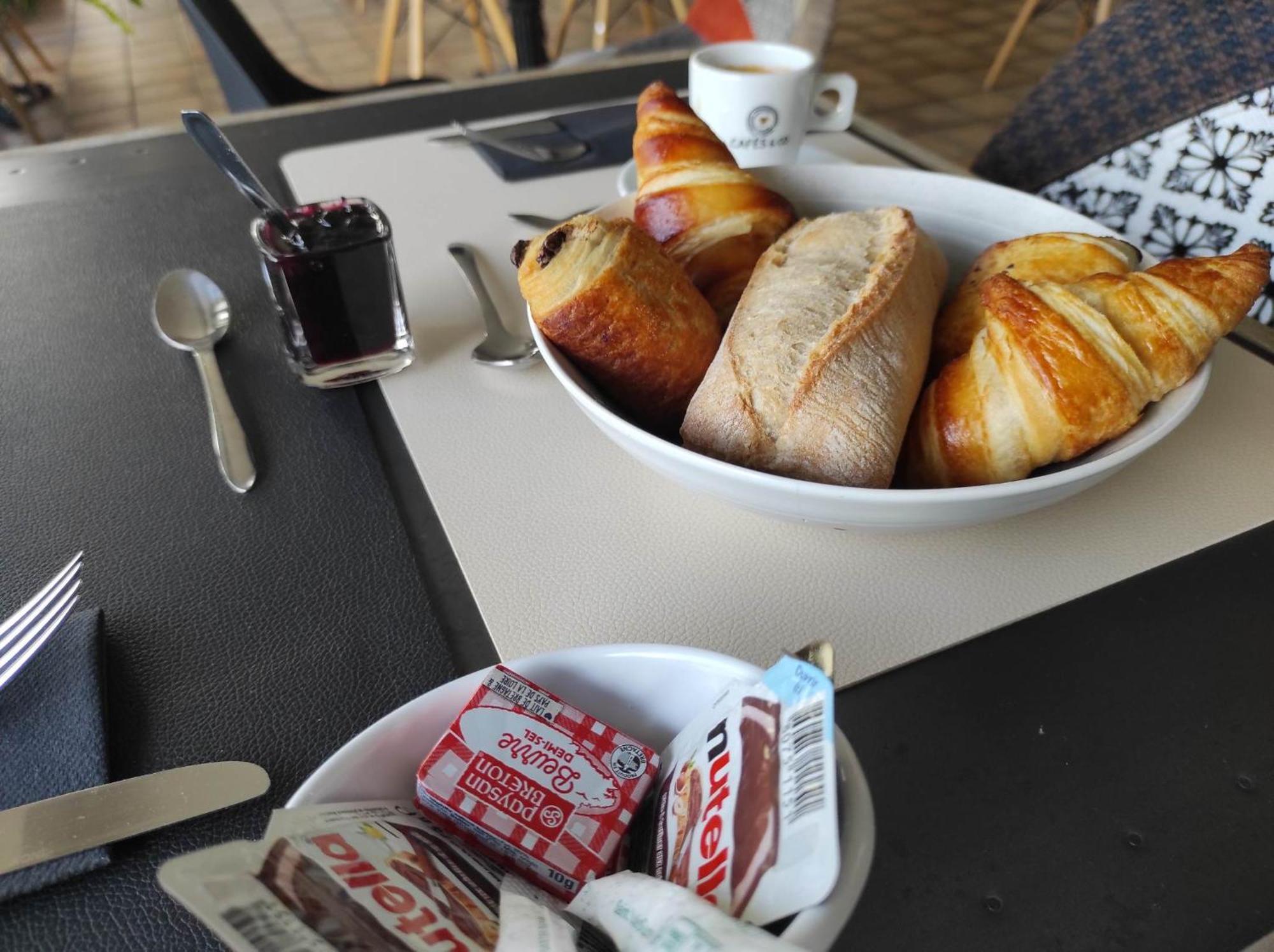Logis Hotel Vannes Nord Le Clos Des Hortensias Locqueltas ภายนอก รูปภาพ
